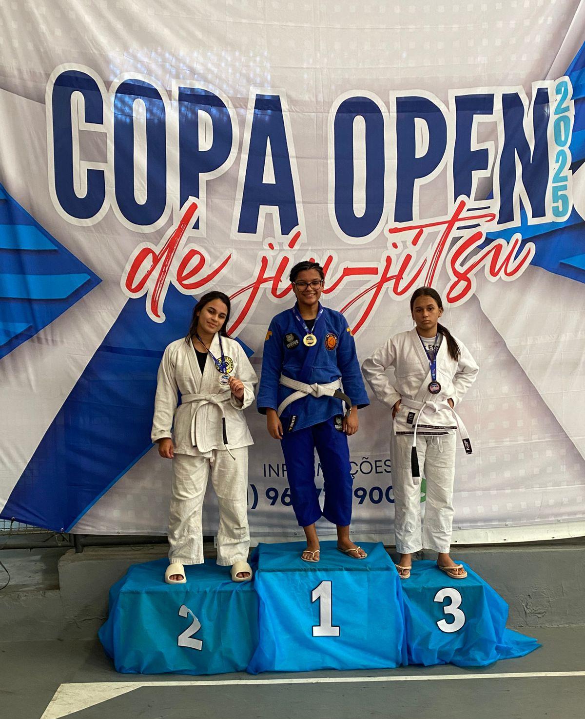 Atleta Bravus campeã no pódio da Copa Open de Jiu-Jitsu 2025